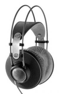 AKG K601