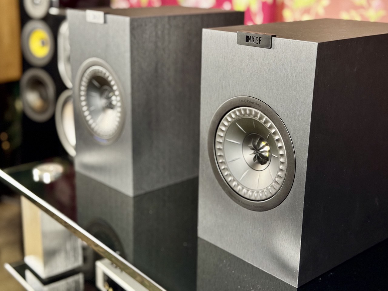 KEF Q1 Meta и KEF Q150