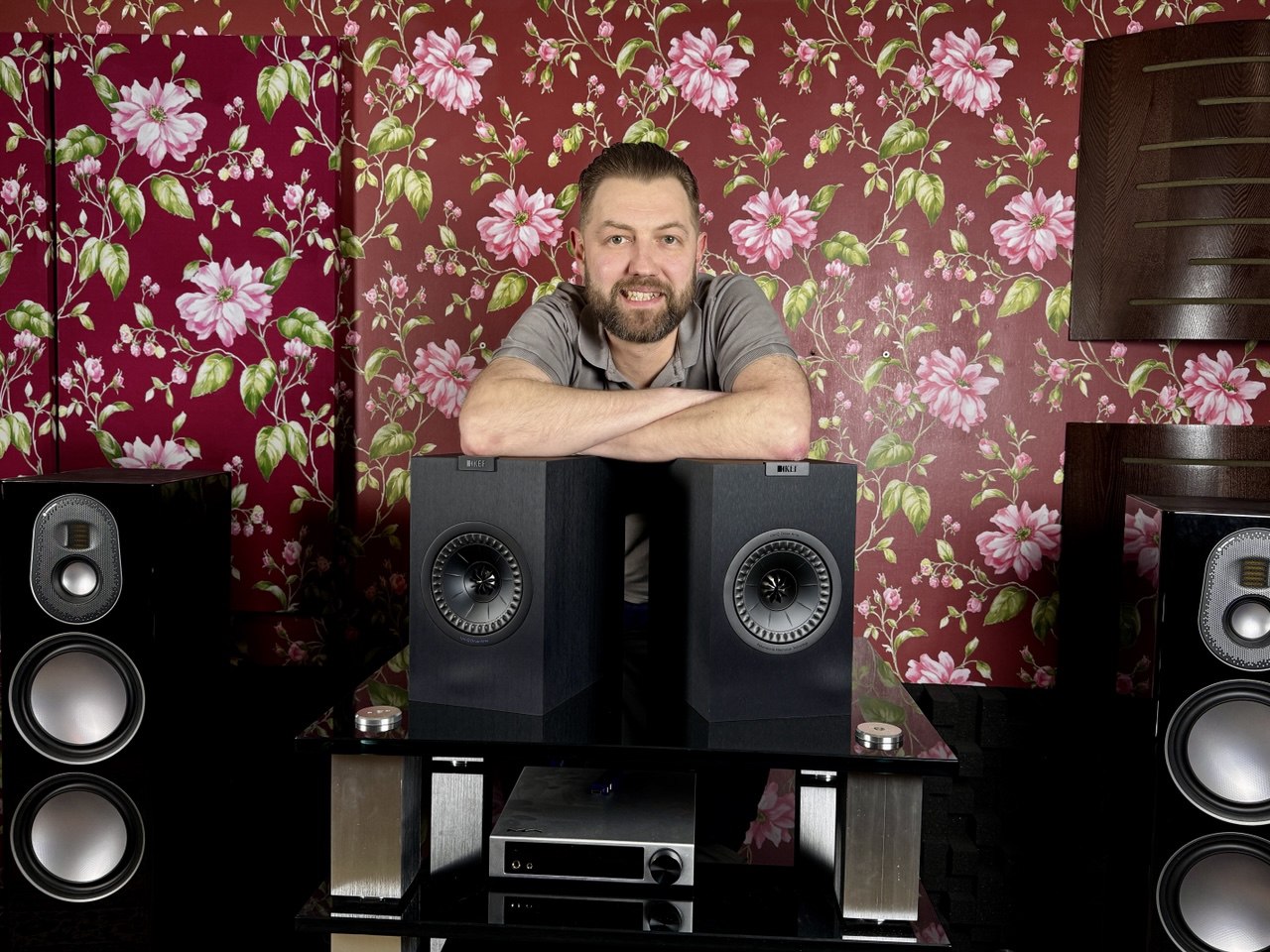 KEF Q1 Meta и KEF Q150